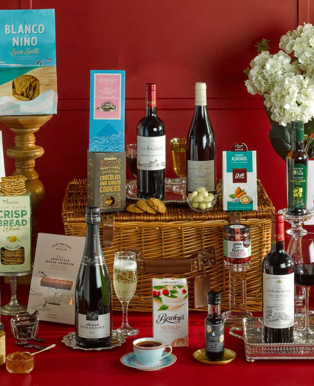 Gift Hampers Qatar - Divine Feast Gift Hamper